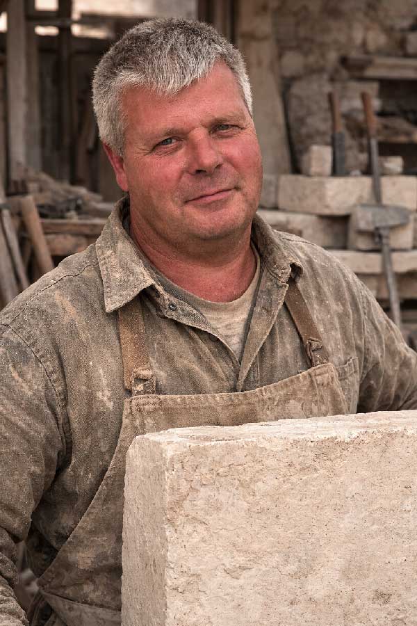 Rest István kőfaragó mester, sírköves